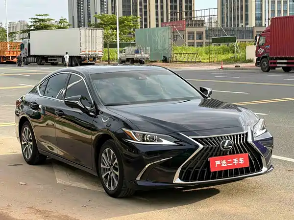 Lexus ES 2023