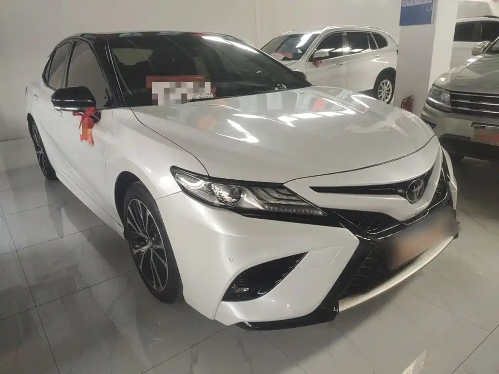 Toyota Camry 2018 — фото 4
