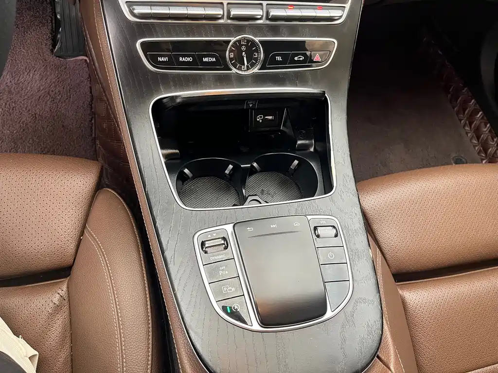 Mercedes-Benz E-Class 2019 — фото 16