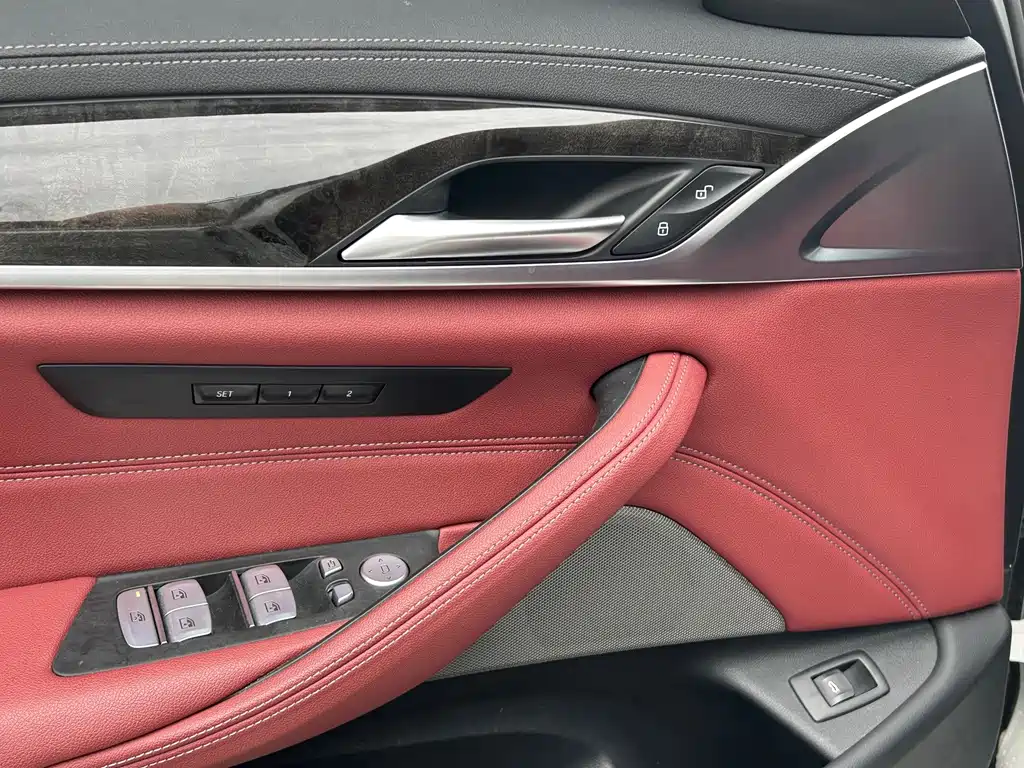 BMW 5 Series 2023 — фото 10