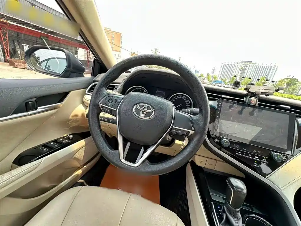 Toyota Camry 2018 — фото 8