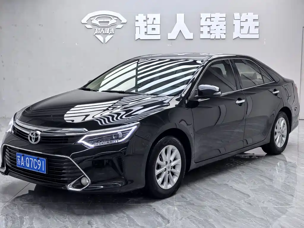 Toyota Camry 2017 — фото 1