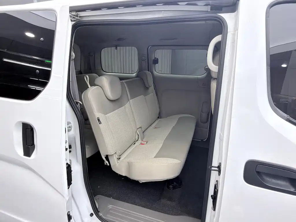 Nissan NV200 2017 — фото 22
