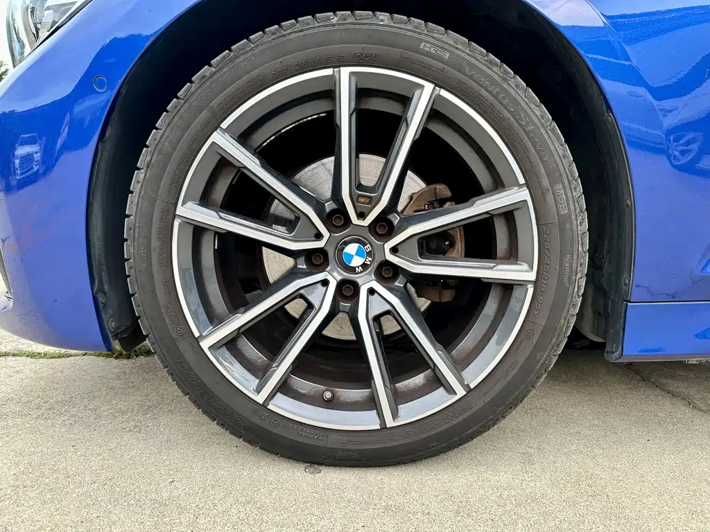 BMW 3 Series 2019 — фото 18