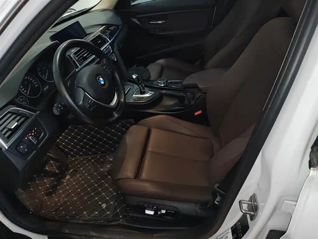 BMW 3 Series 2019 — фото 15