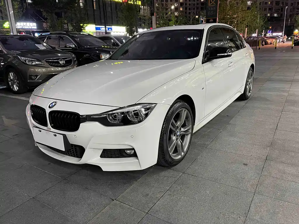 BMW 3 Series 2018 — фото 1