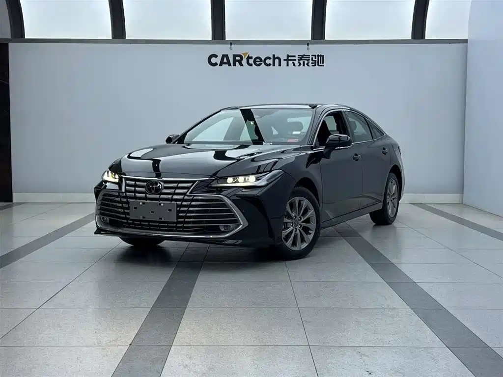 Toyota Avalon — фото 1