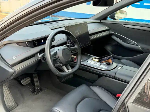 Xiaomi SU7 2025