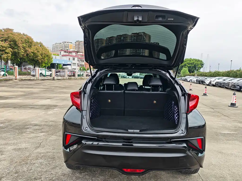 Toyota C-HR 2019 — фото 15