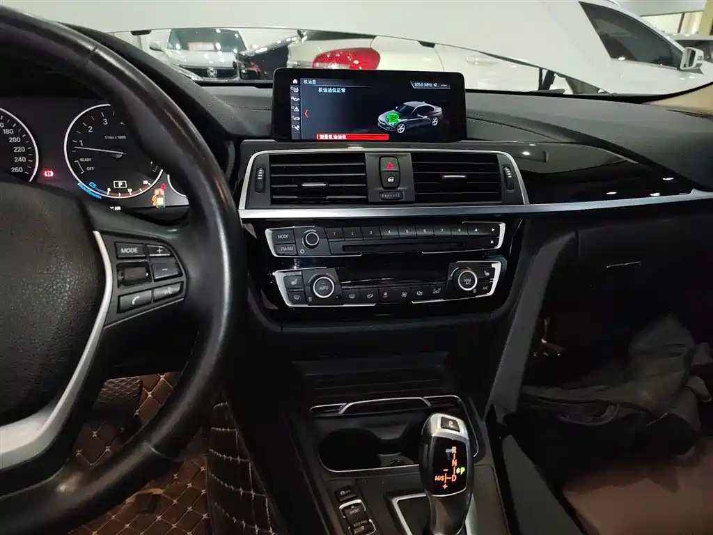 BMW 3 Series 2019 — фото 13