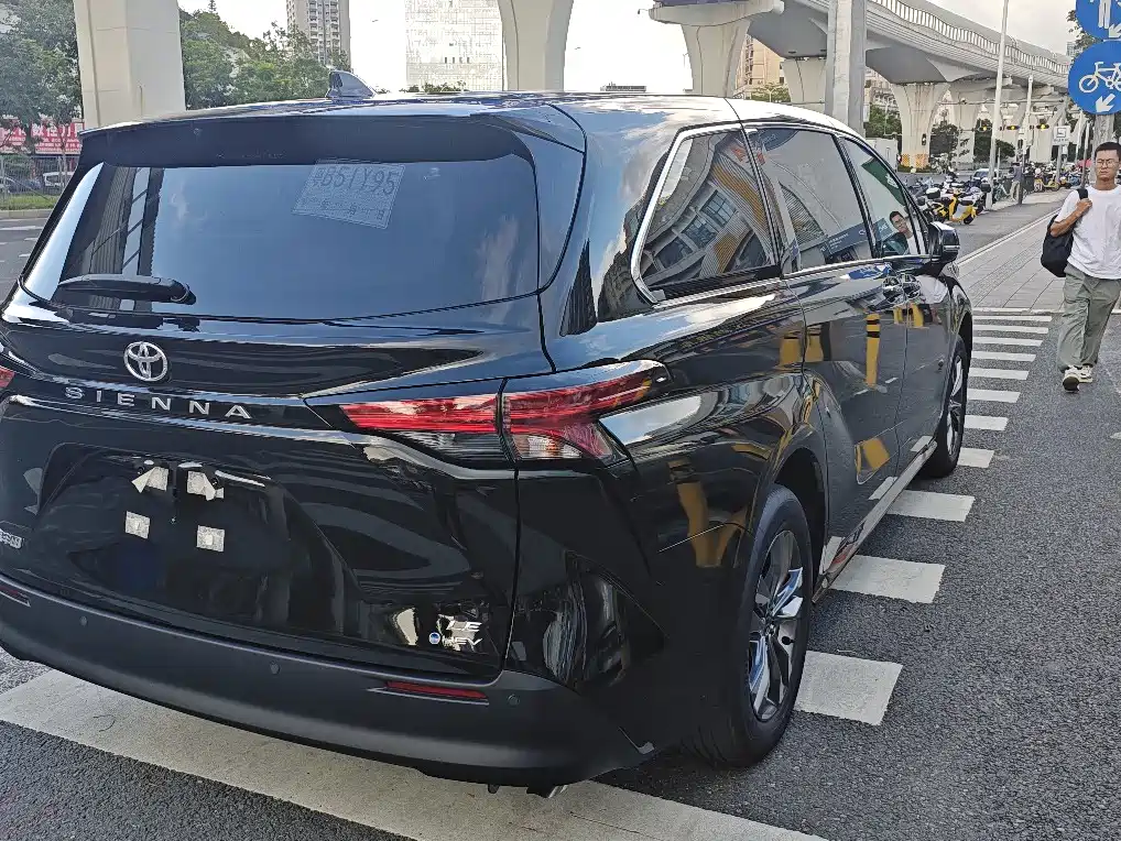 Toyota Sienna 2026