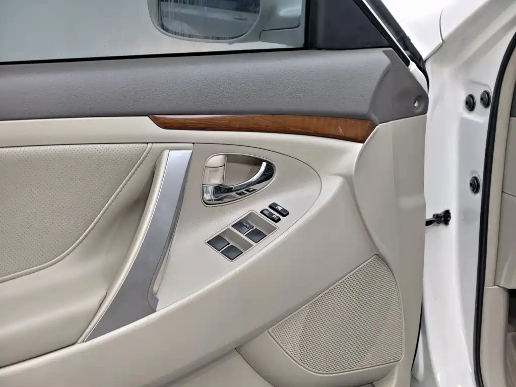 Toyota Camry 2013 — фото 10