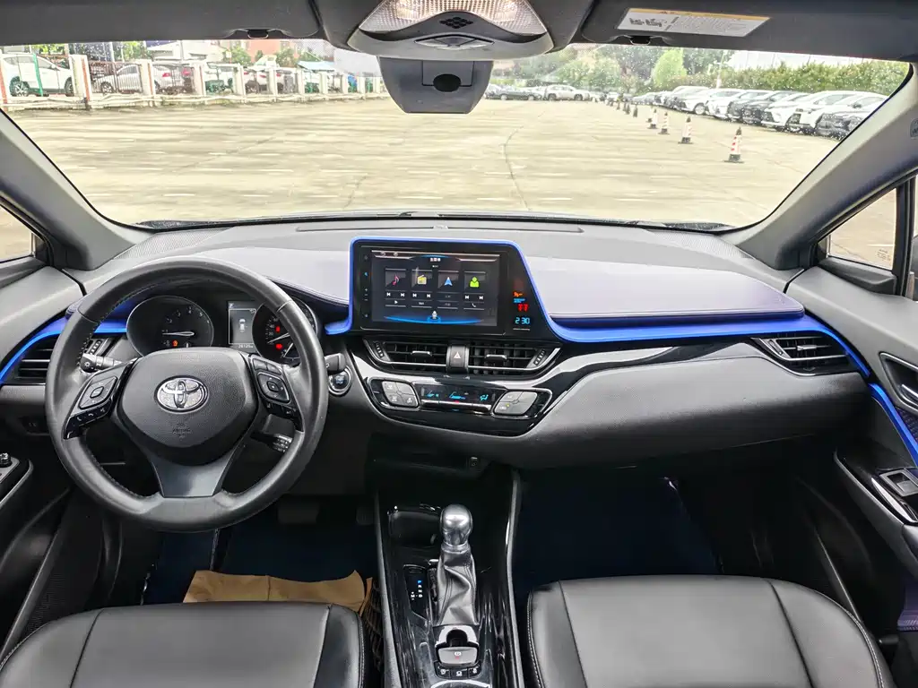 Toyota C-HR 2019 — фото 6