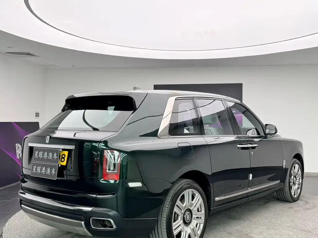 Rolls-Royce Cullinan 2021 — фото 9