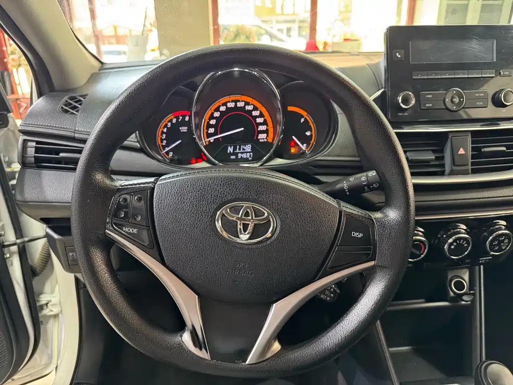 Toyota Yaris L 2022 — фото 8
