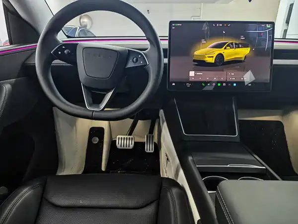 Tesla Model Y 2025