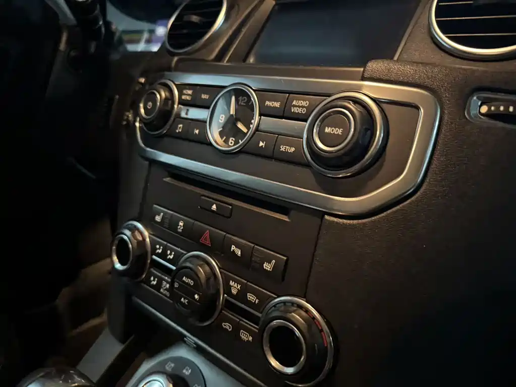Land Rover Discovery 2012 — фото 17