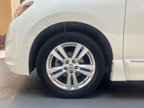 Nissan Quest 2015