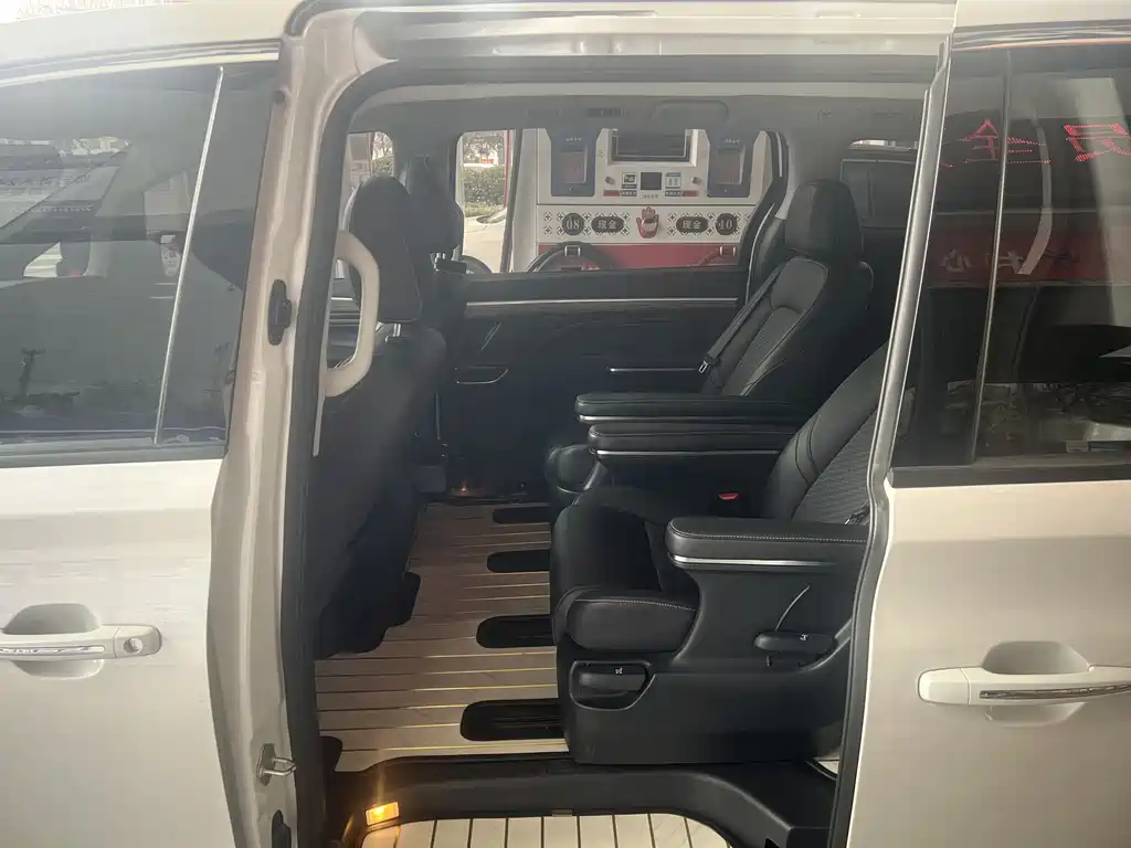 GAC Motor Trumpchi M8 2023 — фото 6