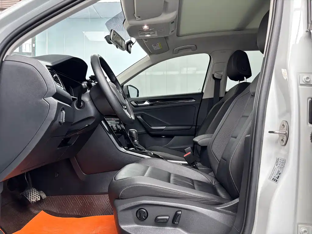 Volkswagen T-Roc 2023