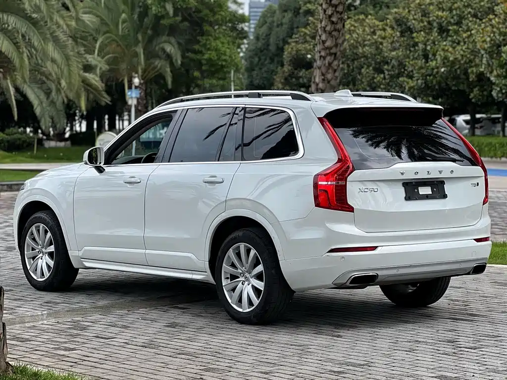Volvo XC90 2018 — фото 9