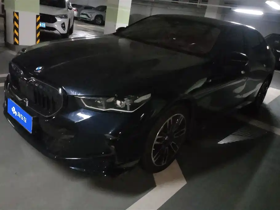 BMW 5 Series 2025 — фото 1
