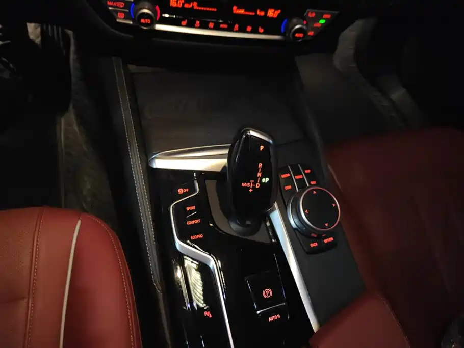 BMW 5 Series 2022 — фото 16