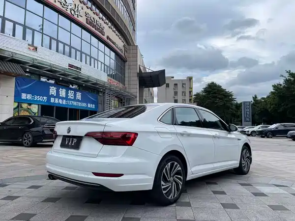 Volkswagen Sagitar 2020