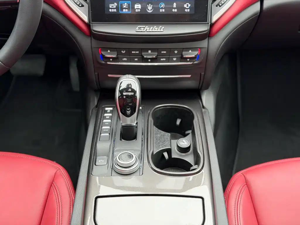 Maserati Ghibli 2018 — фото 14
