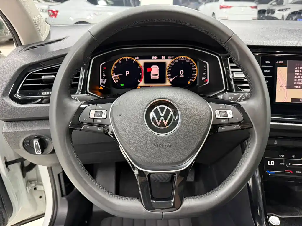 Volkswagen T-Roc 2023 — фото 18