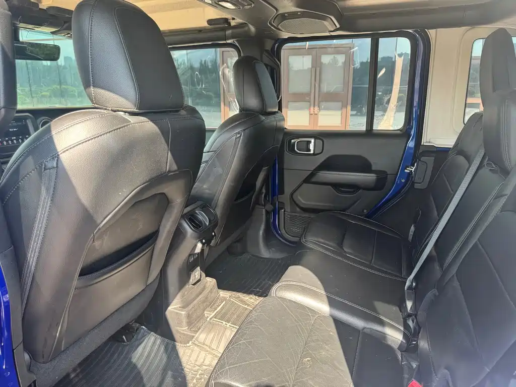 Jeep Wrangler 2019 — фото 10