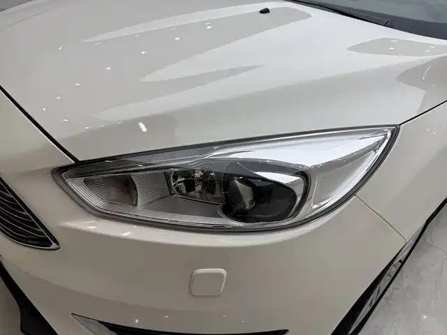 Ford Focus 2018 — фото 17
