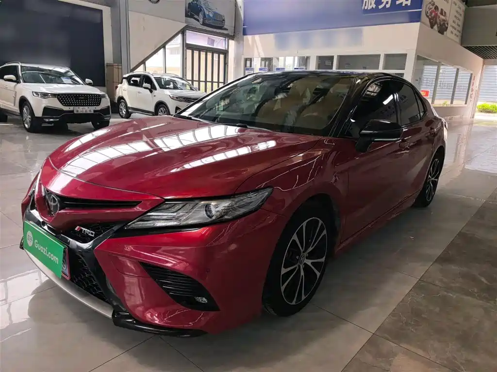 Toyota Camry 2018 — фото 2