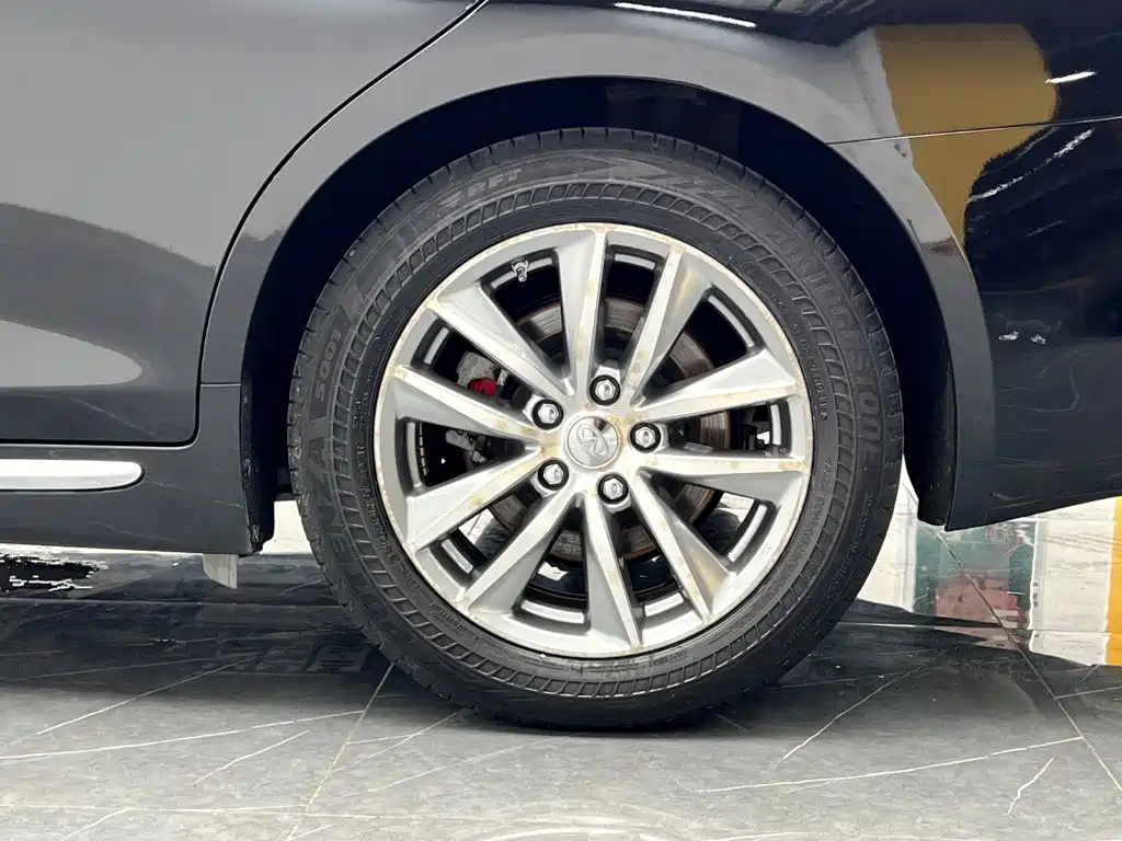 Infiniti Q50L 2018 — фото 23