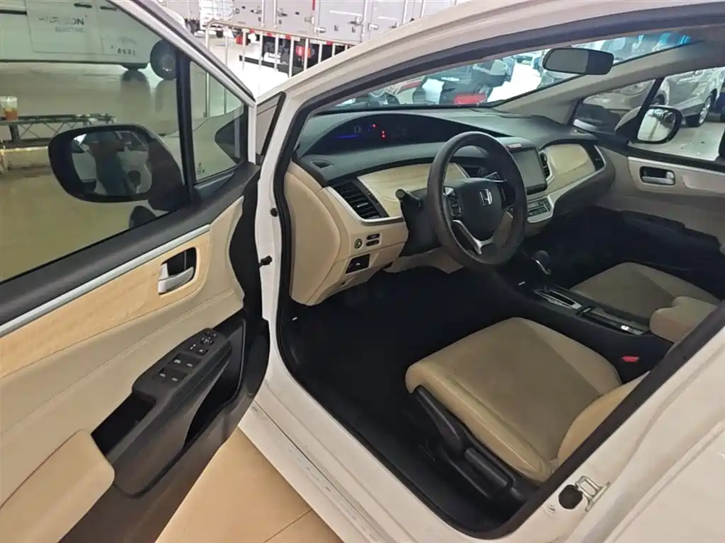 Honda Jade 2016 — фото 16