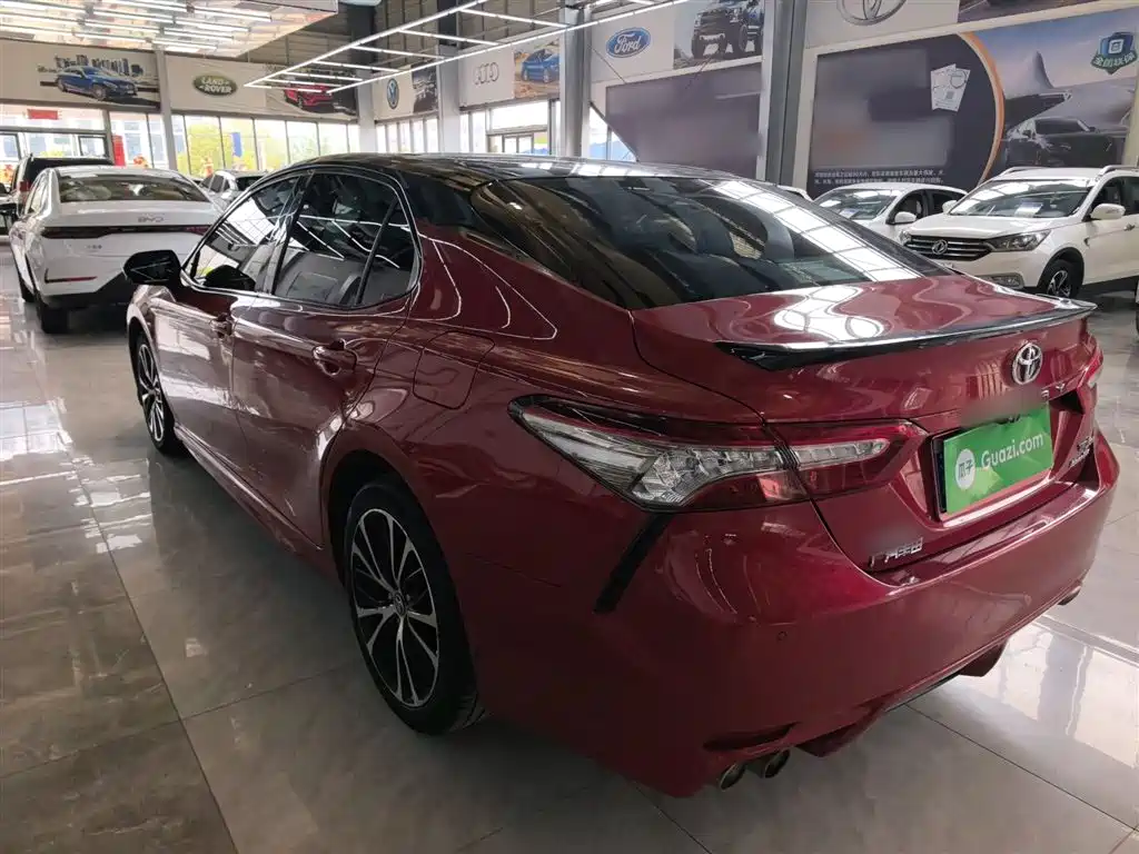 Toyota Camry 2018 — фото 5