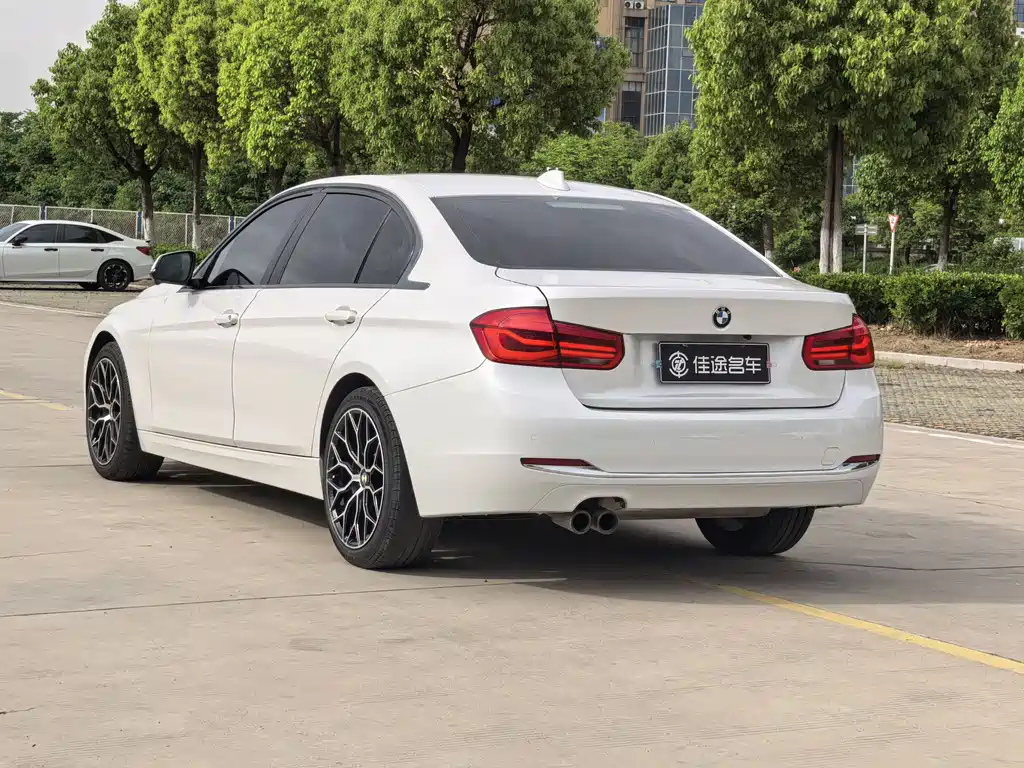 BMW 3 Series 2018 — фото 11