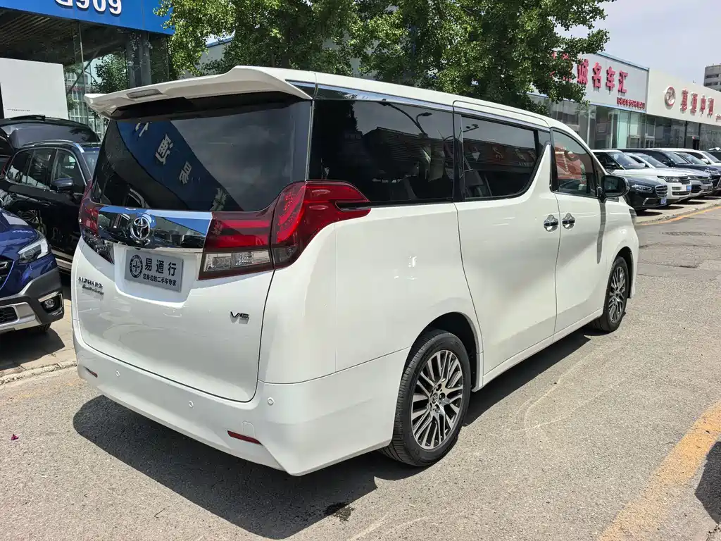 Toyota Alphard 2017 — фото 18