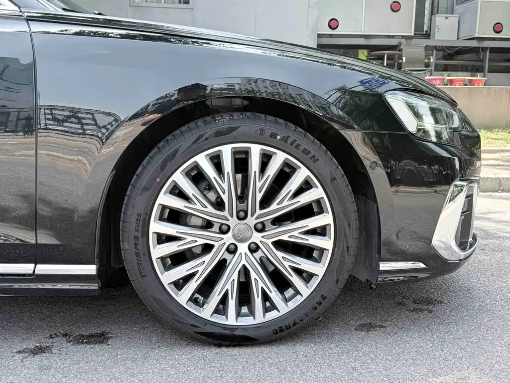 Audi A8 2023 — фото 21