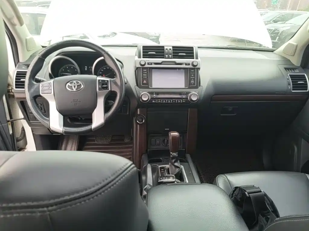 Toyota Prado 2016 — фото 10