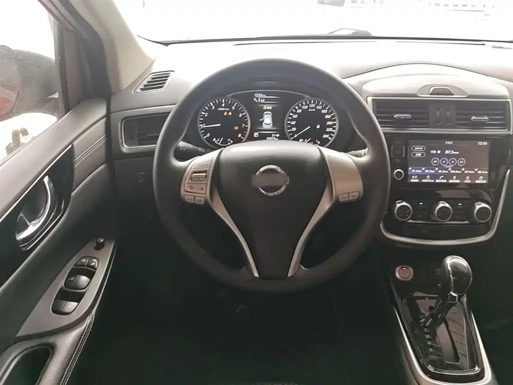 Nissan Tiida 2018 — фото 11