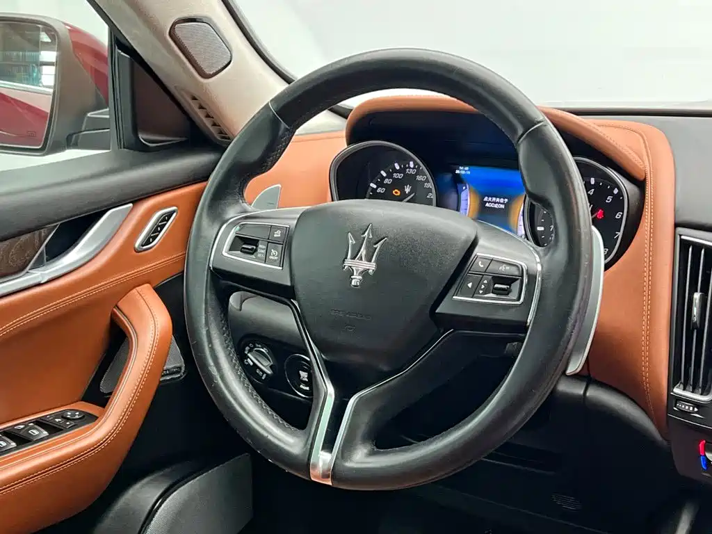 Maserati Levante 2018 — фото 24