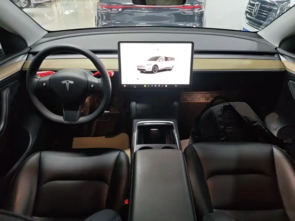 Tesla Model Y 2023 — фото 10
