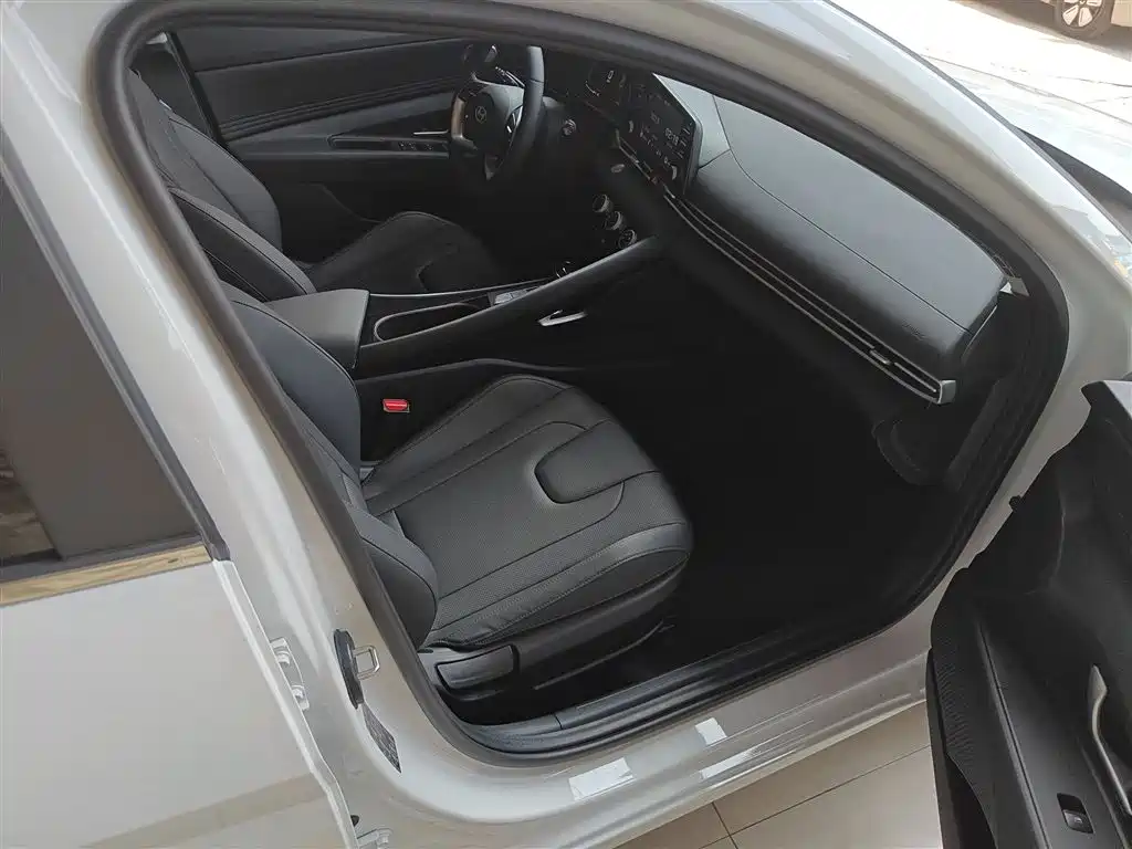 Hyundai Elantra 2025 — фото 20