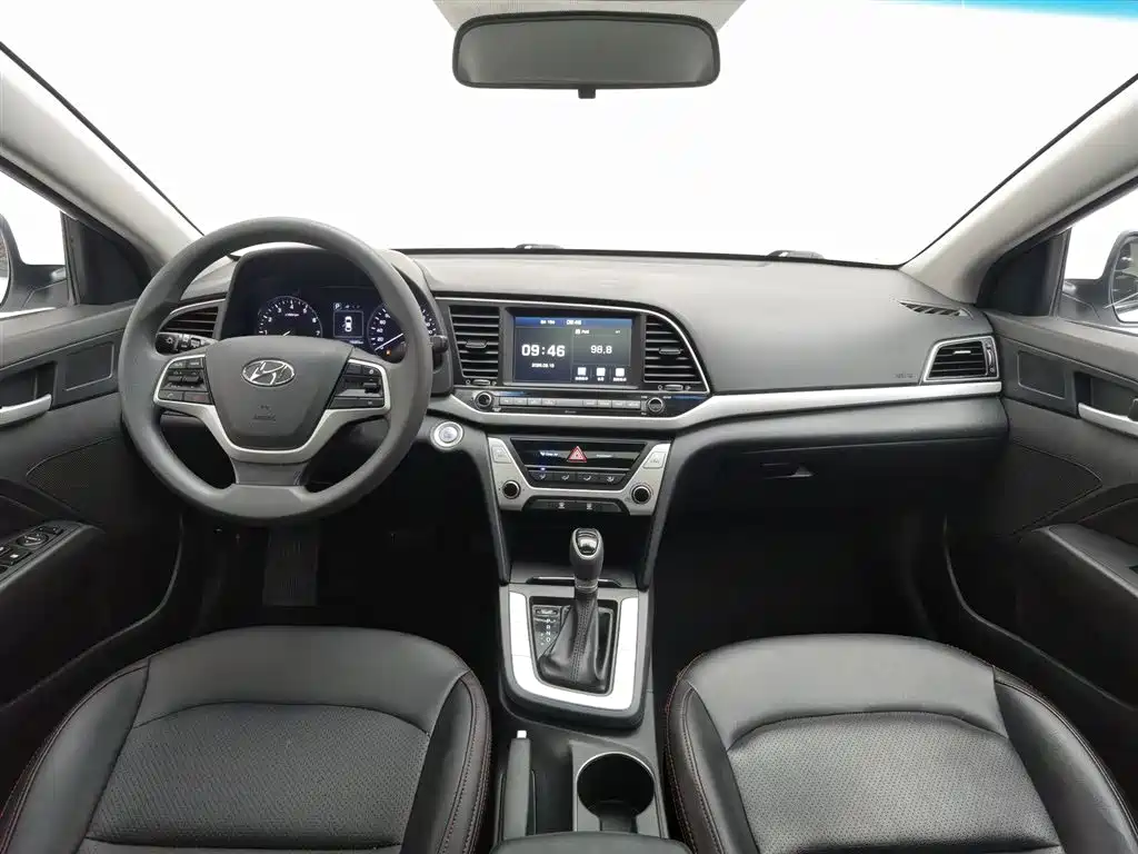 Hyundai Elantra 2018 — фото 5