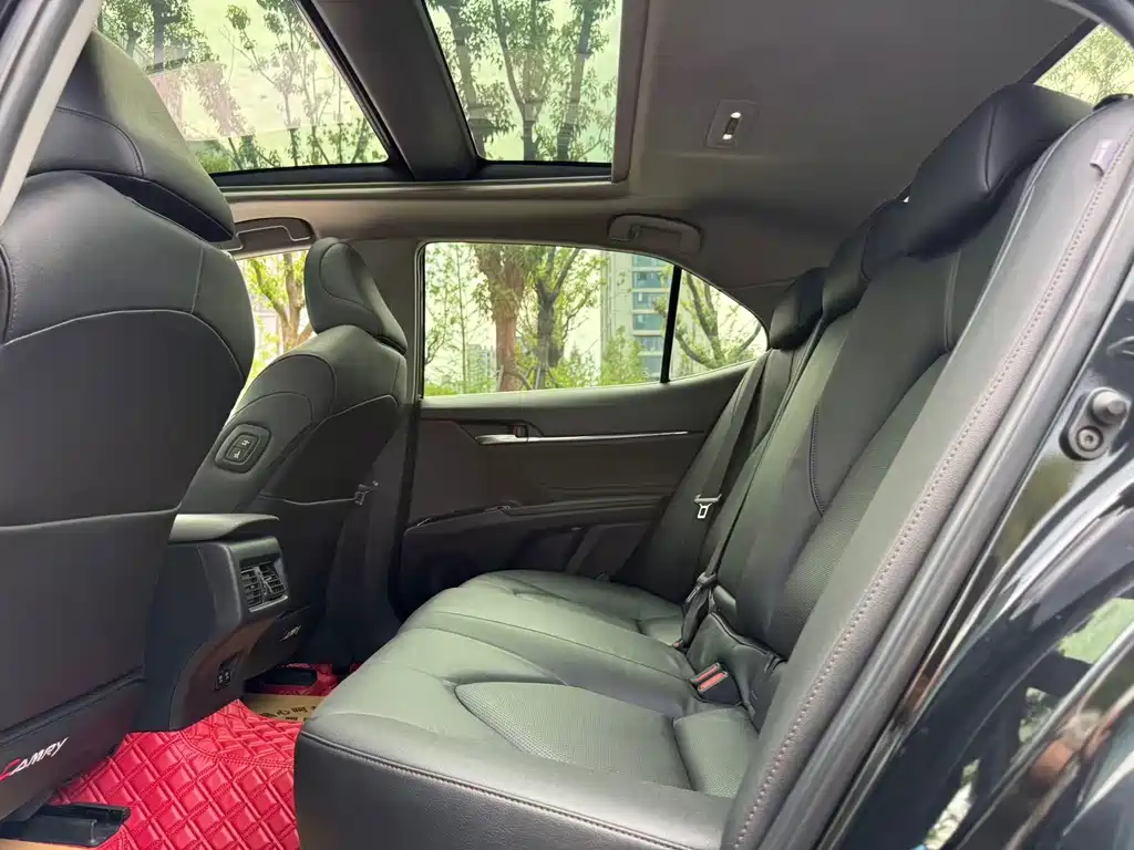 Toyota Camry 2018 — фото 15