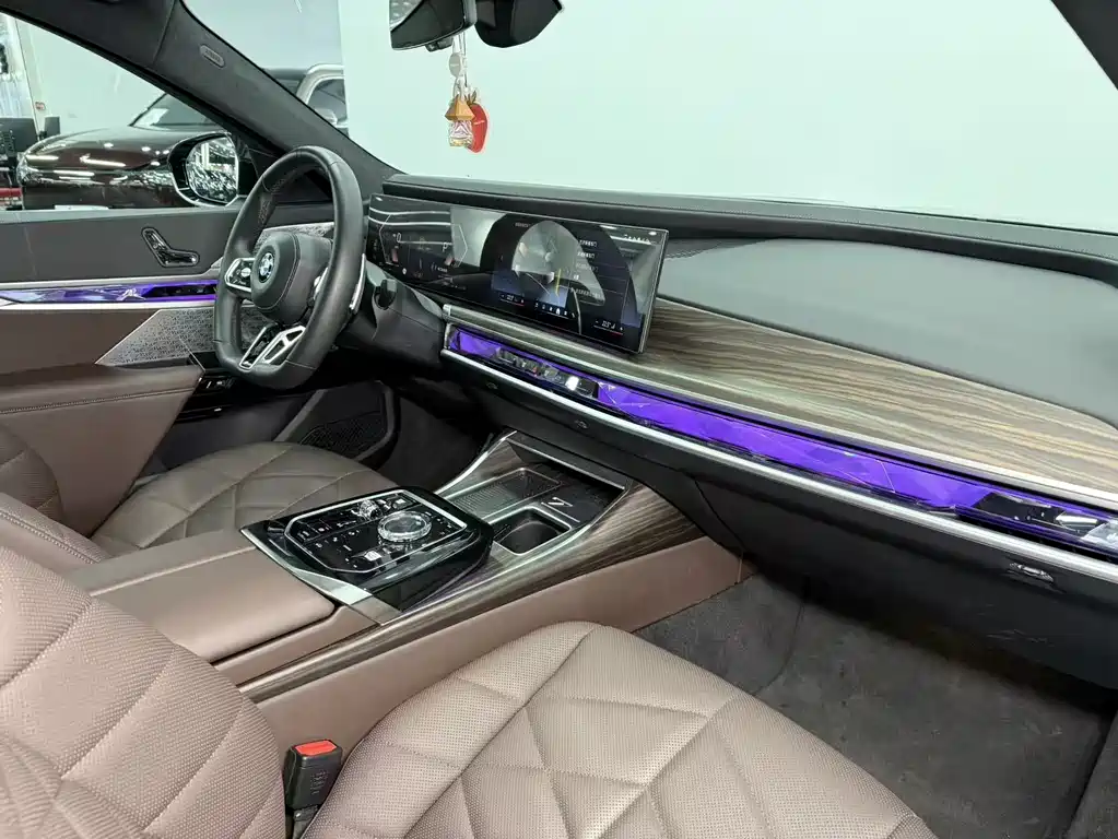 BMW 7 Series 2025 — фото 11