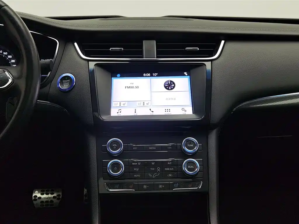Ford Taurus 2018 — фото 12