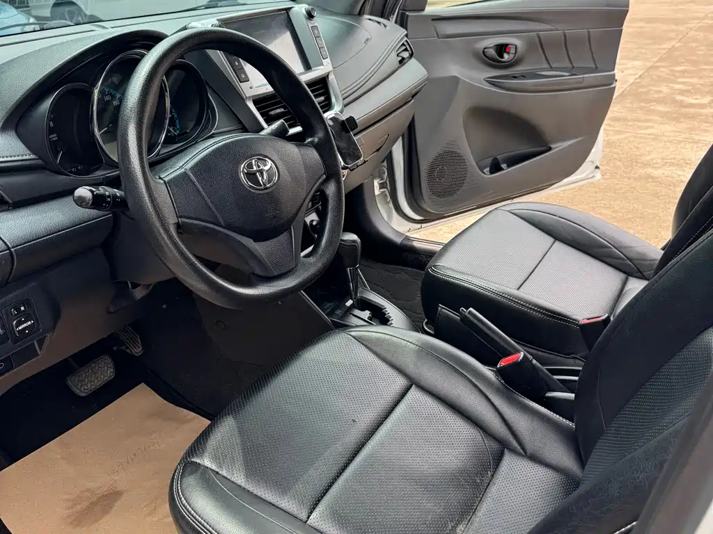 Toyota Yaris L 2018 — фото 7