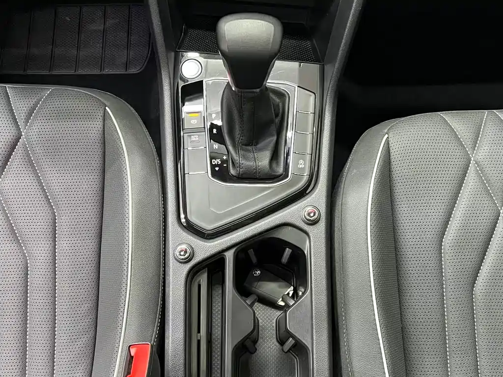 Volkswagen Tiguan L 2023 — фото 10